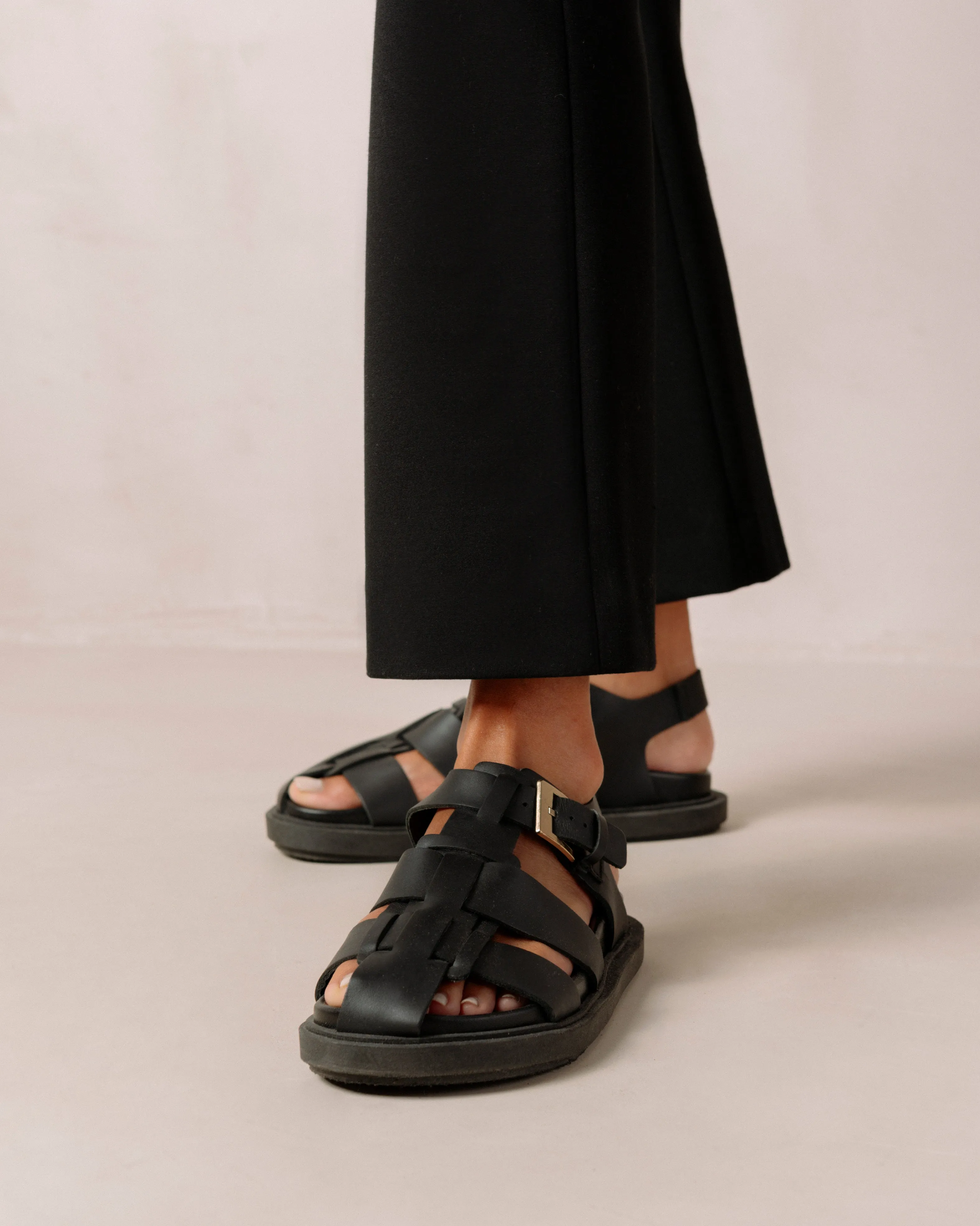 Backbone Black Clog