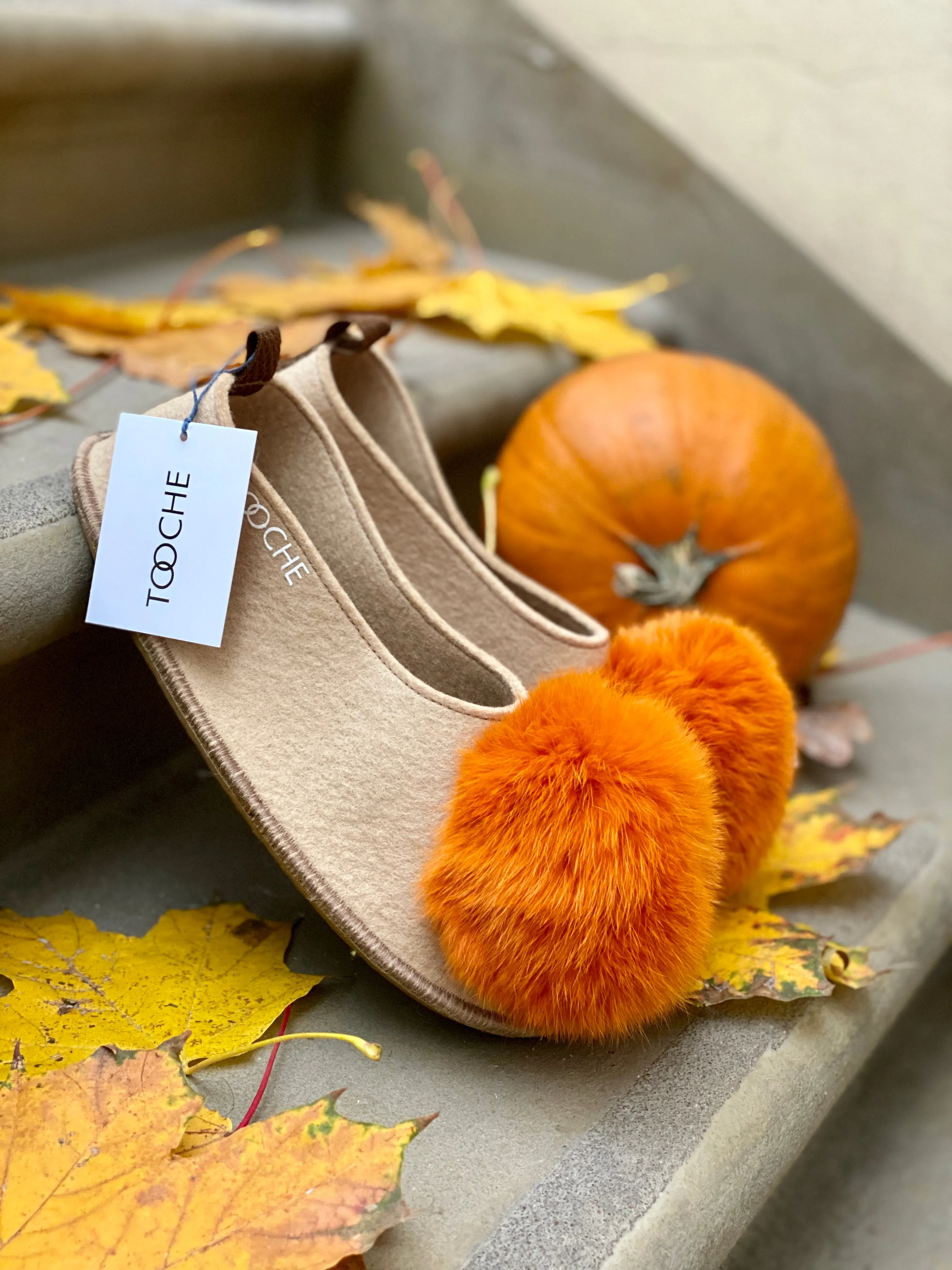 PUMPKIN pom pom kids slippers