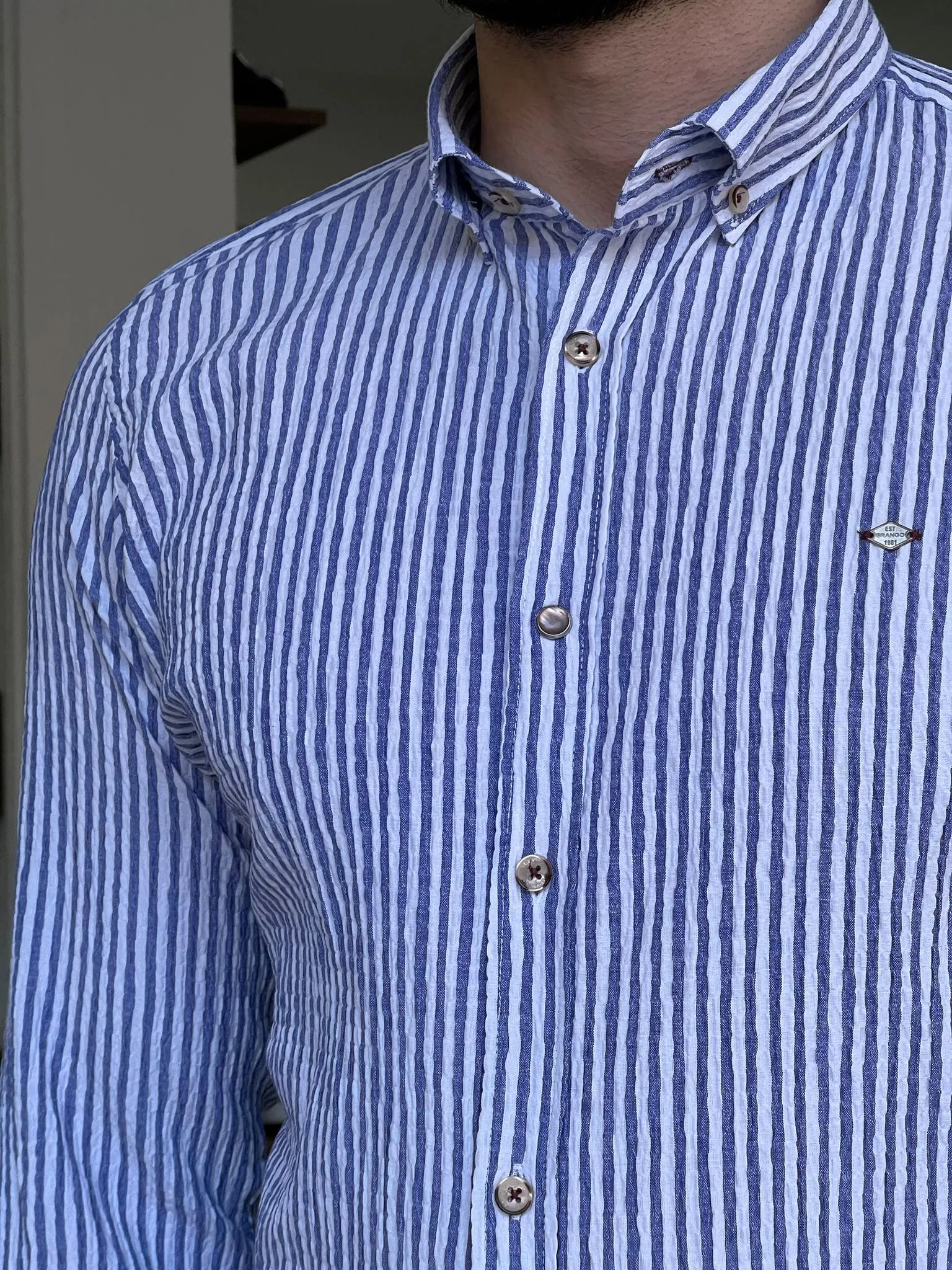 Slim Fit Foldable Sleeve Seersucker Shirt